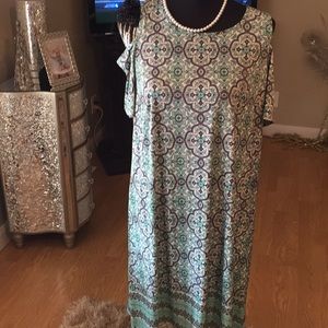 Ladies sized like medium peak sleeve dress